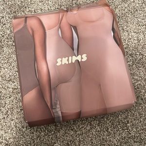 SKIMS SHAPEWEAR - xxs/xs